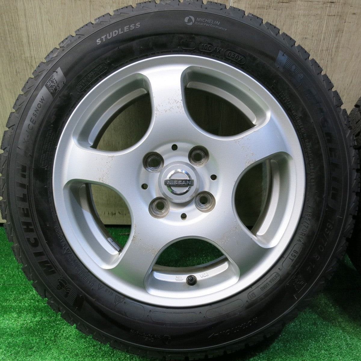 ほぼ未使用！24年 23年★日産 マーチ 等 165/70R14 スタッドレス ミシュラン X-ICE SNOW 社外 アルミ 14インチ PCD100/4H★5113020HAス