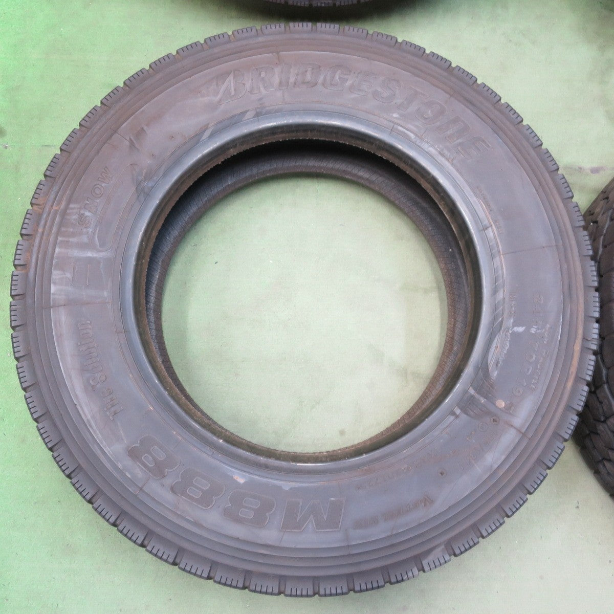 バリ溝！25年！9.5分★トラック タイヤ 245/70R19.5 136/134J ブリヂストン M888 ミックス オールシーズン 19.5インチ★6073004イスタ