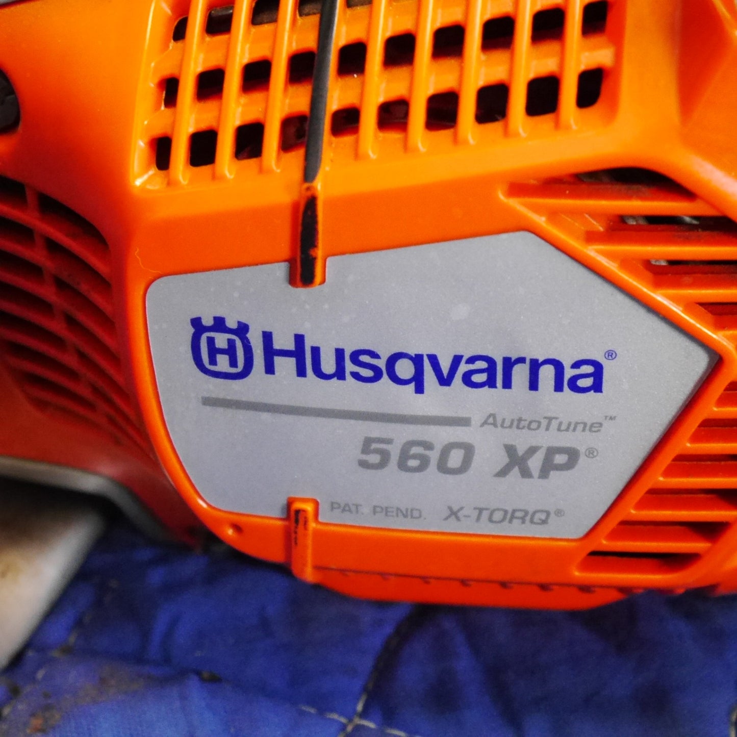[送料無料] キレイ☆Husqvarna ハスクバーナ エンジン チェーンソー 560XP チェンソー 切断機 ガイドバー 約44cm②☆