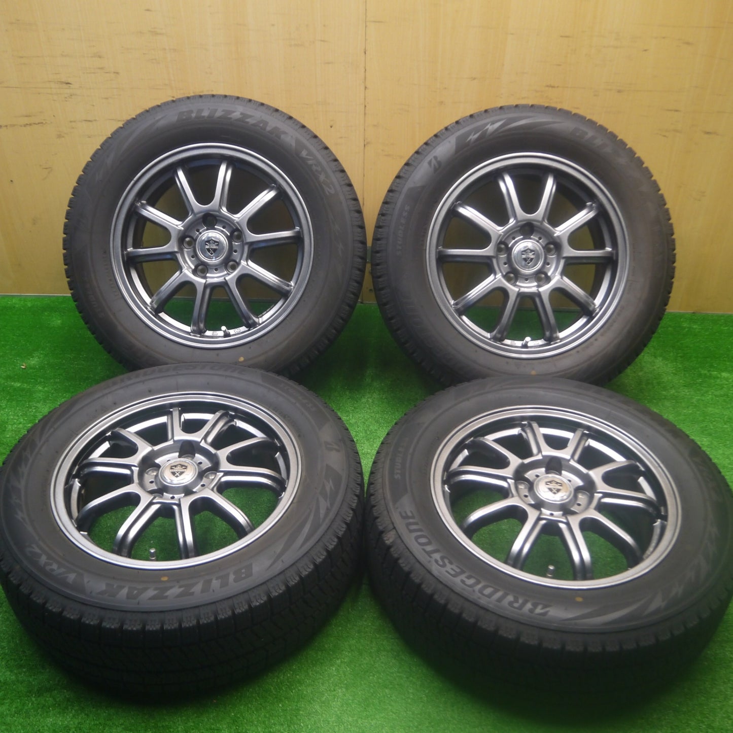 *送料無料* バリ溝！20年！キレイ！9.5分★スタッドレス 215/60R16 ブリヂストン ブリザック VRX2 ESTROSA エステローザ 16インチ PCD114.3/5H★4082003Hス