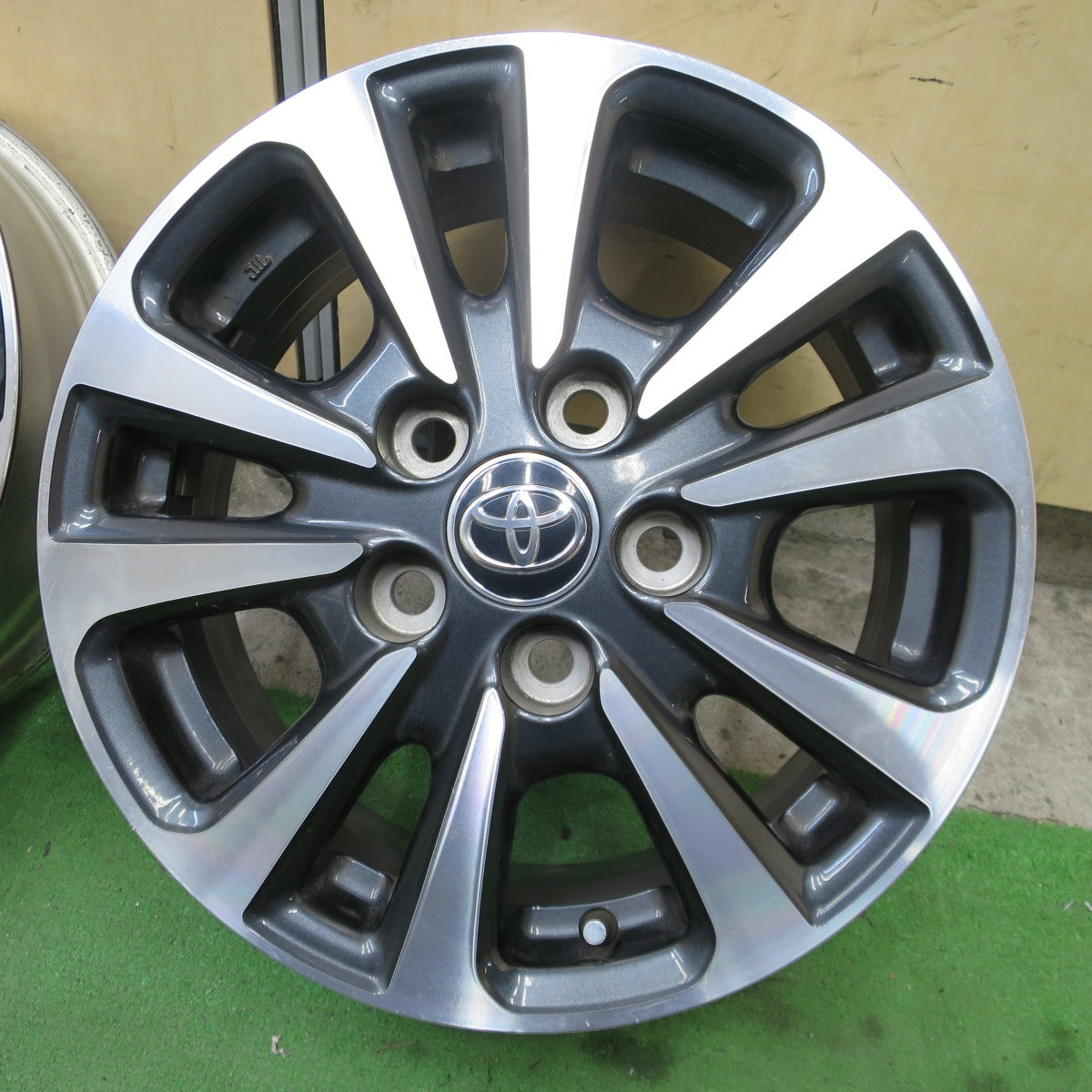 4本価格◎トヨタ 80系 エスクァイア 純正 ホイール 15インチ 15×6J PCD114.3/5H◎6081204NGホ