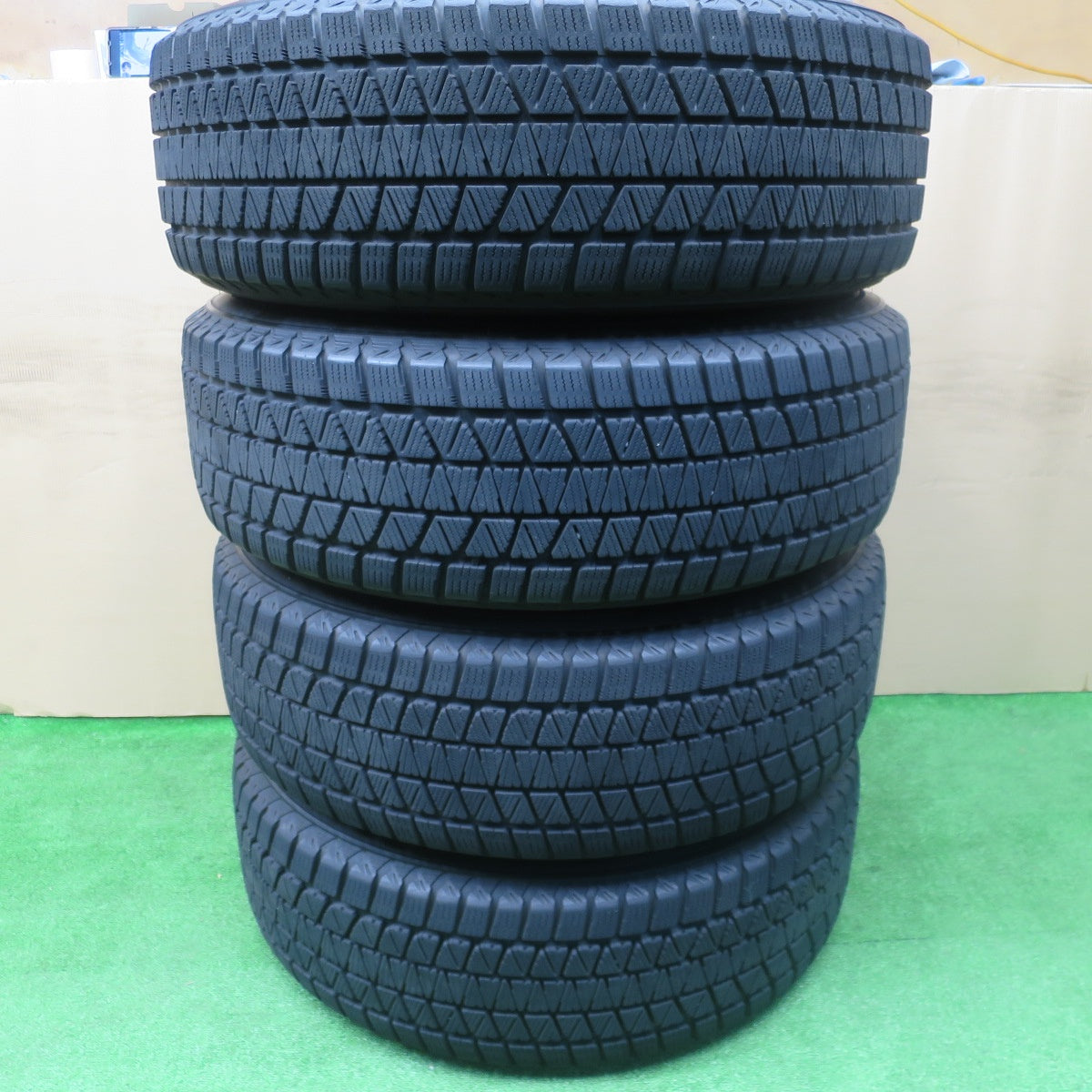 バリ溝！22年！キレイ！9分★スタッドレス 235/65R18 ブリヂストン ブリザック DM-V3 LF SPORT LFスポーツ 18インチ PCD114.3/5H★5121902NKス