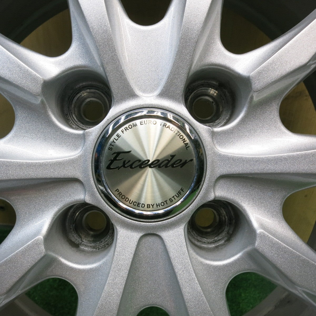 バリ溝！24年！キレイ！9.5分以上★スタッドレス 185/60R15 オートバックス ノーストレック N5 Exceeder エクシーダー 15インチ PCD100/4H★5070603HAス