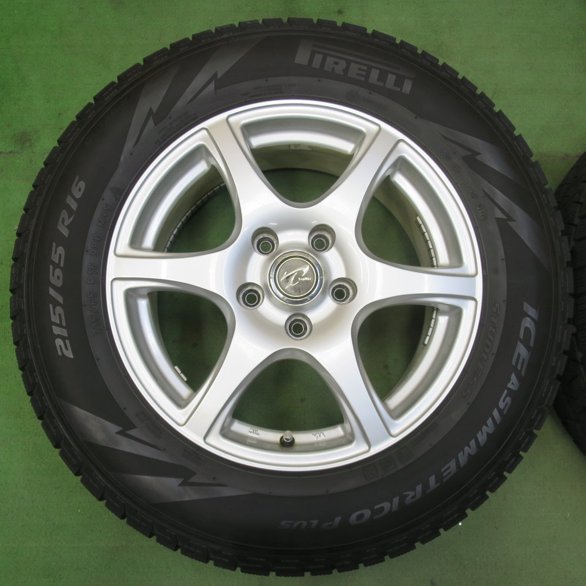 4本価格★スタッドレス 215/65R16 ピレリ アイスアシンメトリコ プラス Treffer トレファー 16インチ PCD114.3/5H★51020301イス