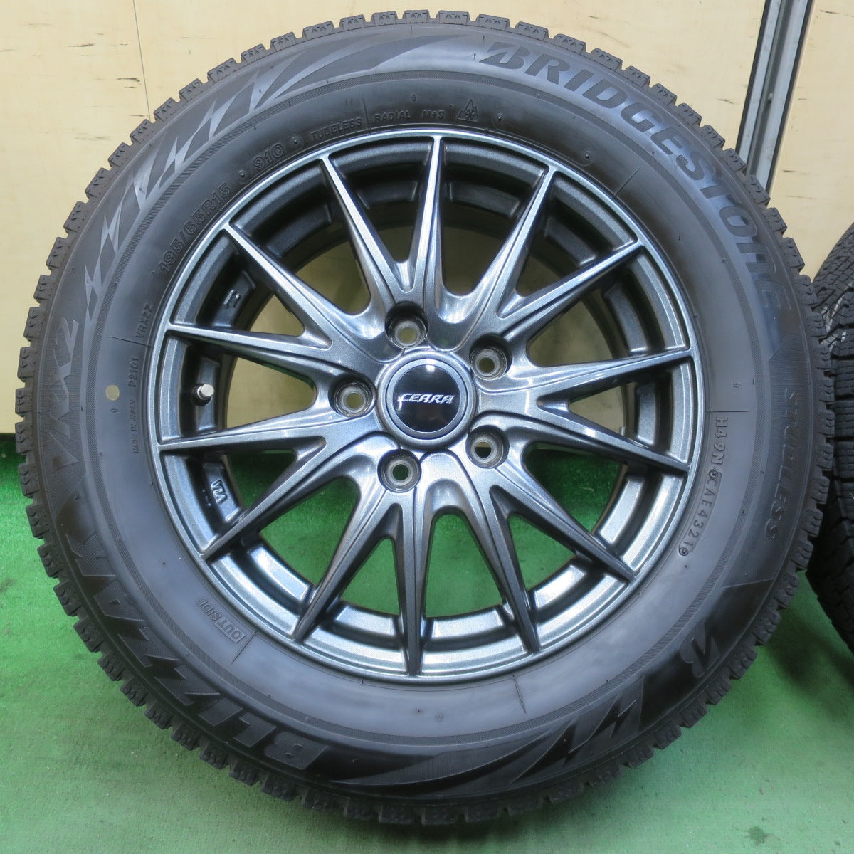 バリ溝！21年！キレイ！8.5分★スタッドレス 195/65R15 ブリヂストン ブリザック VRX2 CEARA 社外 アルミ 15インチ PCD114.3/5H★5122406イス