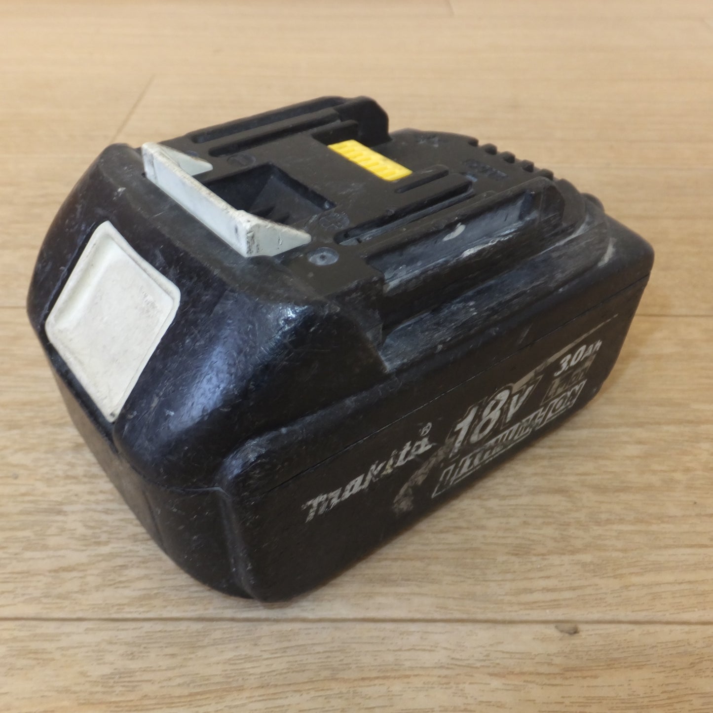 [送料無料] ★マキタ makita 充電式インパクトドライバ 形式不明品　バッテリ BL1860B BL1830　充電器 DC18RF　セット★
