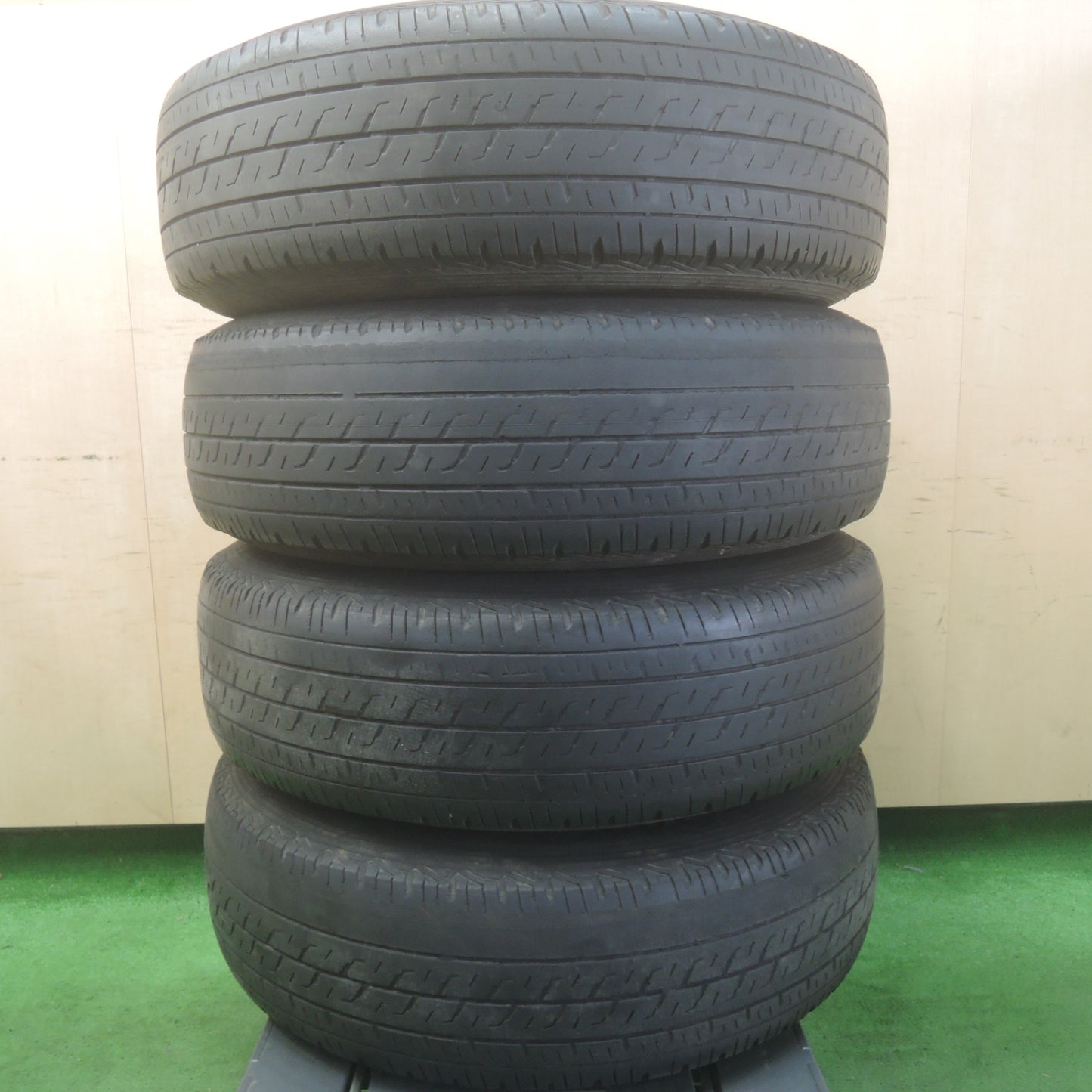 *送料無料* 4本価格！20年★トヨタ 200系 ハイエース 純正 OP 195/80R15 107/105N ブリヂストン エコピア R710 PCD139.7/6H★4071003SYノ