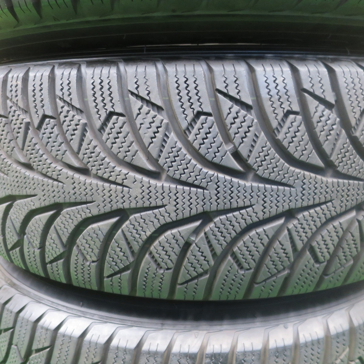 バリ溝！22年！キレイ！9.5分★スタッドレス 225/65R17 レイダン NORDICA NR01 Exceeder E05 エクシーダー 17インチ PCD114.3/5H★5121901NKス
