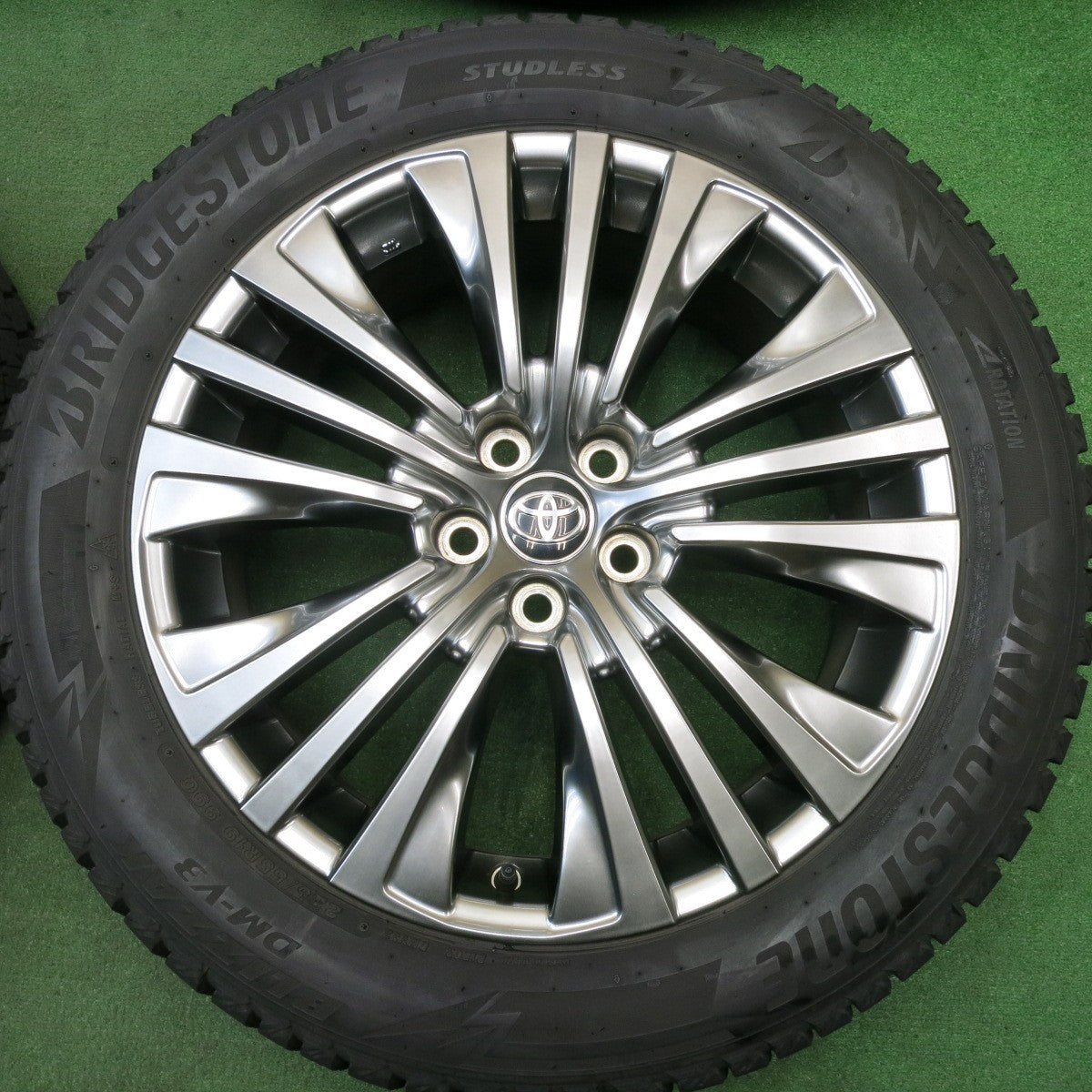 バリ溝！21年！キレイ！9分★トヨタ 80系 ハリアー 純正 225/55R19 スタッドレス ブリヂストン ブリザック DM-V3 19インチ PCD114.3/5H★5050514HAス