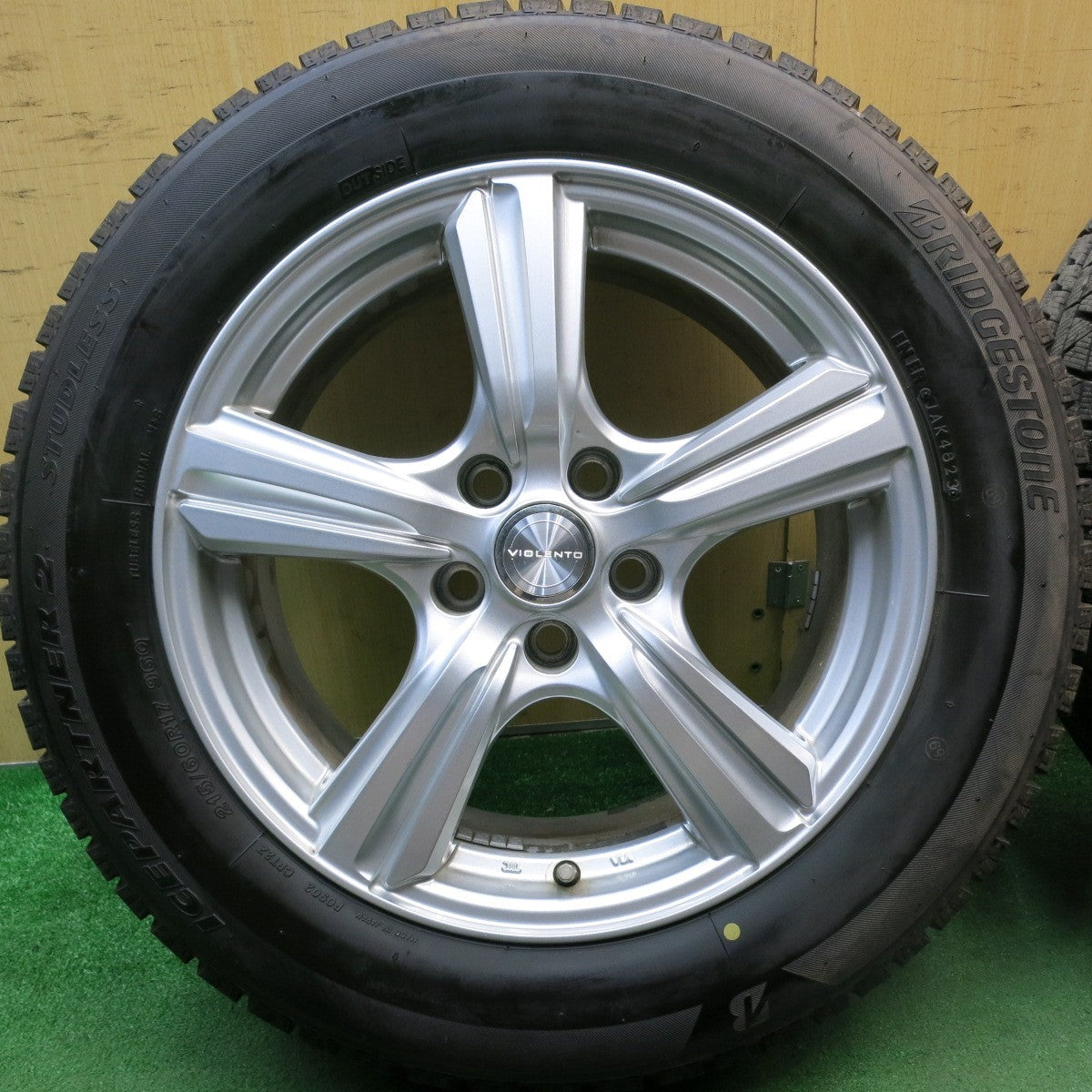 バリ溝！23年！9.5分★スタッドレス 215/60R17 ブリヂストン アイスパートナー2 VIOLENTO KS ヴィオレント 17インチ PCD114.3/5H★5070501HAス