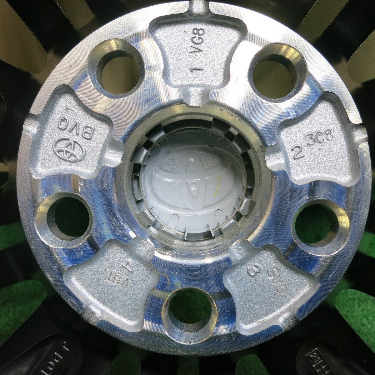 [送料無料] キレイ★トヨタ ヤリスクロス Z 純正 ホイール 18インチ 18×7J PCD114.3/5H★4110801SYホ