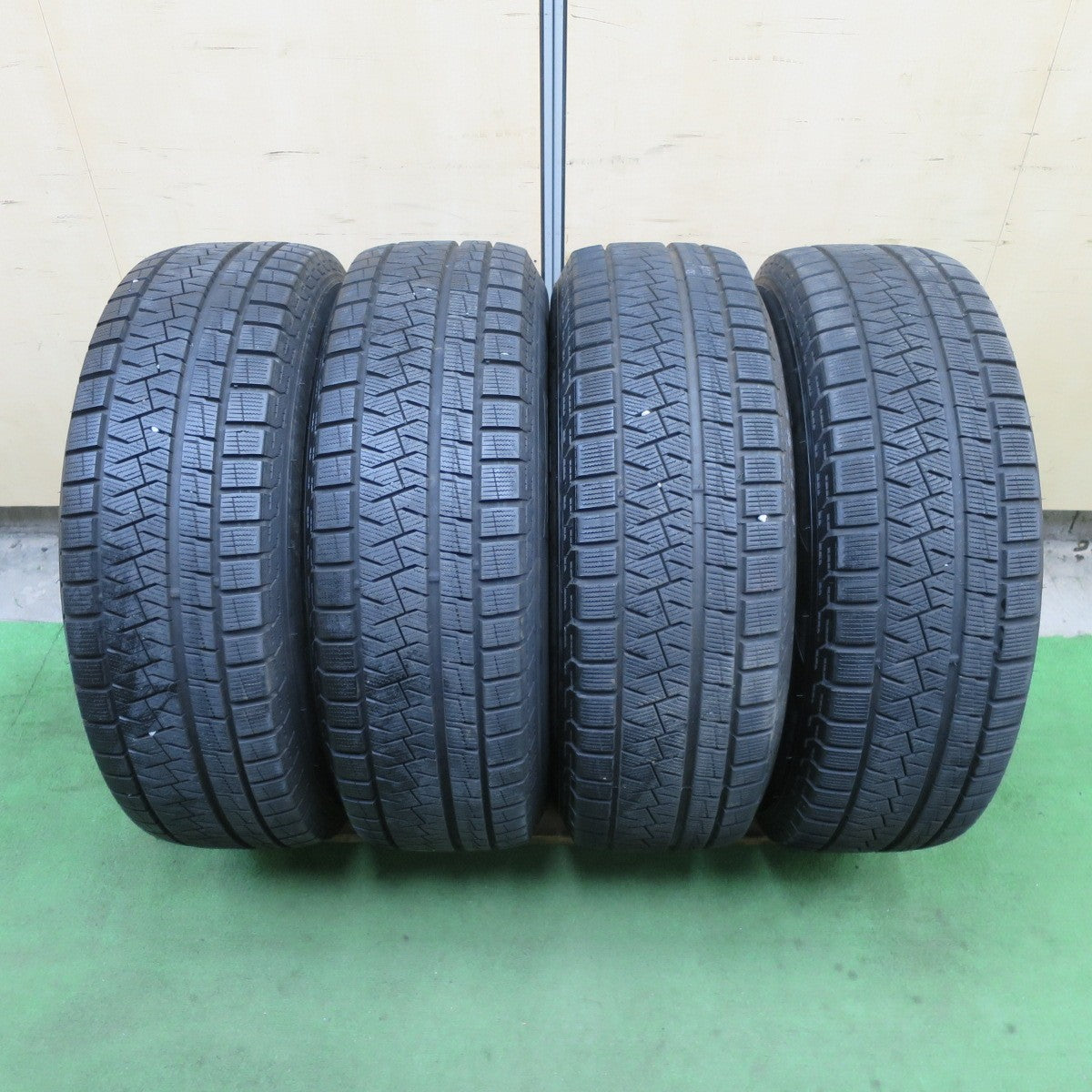 バリ溝！キレイ！9分★スタッドレス 225/65R17 ピレリ アイスアシンメトリコ JOKER ジョーカー 17インチ PCD114.3/5H★6040203TTス