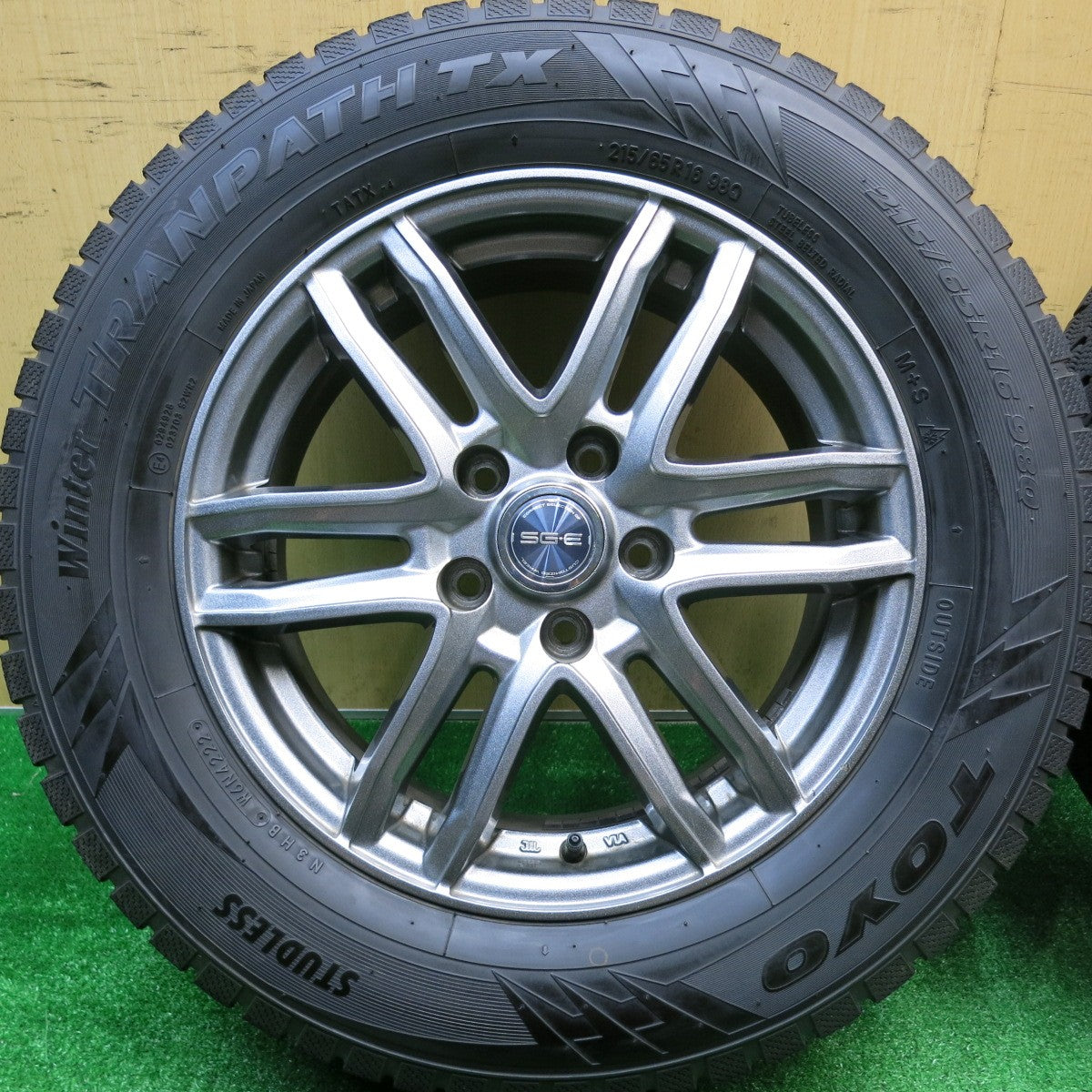 バリ溝！22年！キレイ！9.5分★スタッドレス 215/65R16 トーヨー ウインター トランパス TX SG-E 社外 アルミ 16インチ PCD114.3/5H★5102315HAス