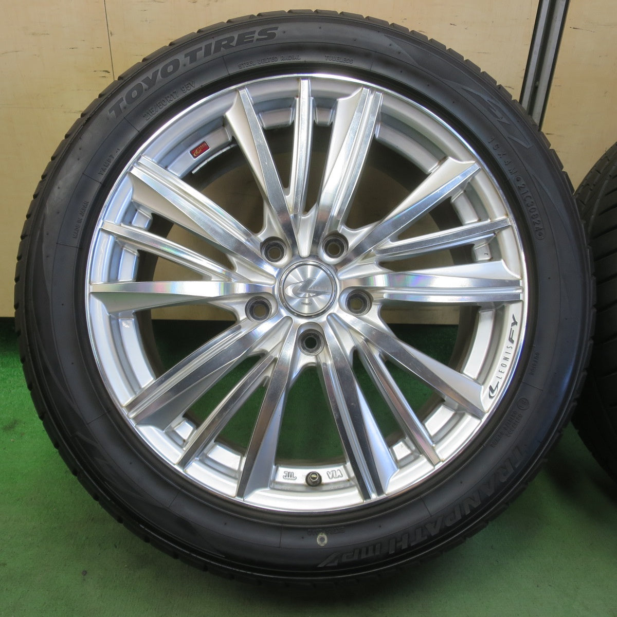 バリ溝！24年！9.5分★LEONIS FY 215/50R17 トーヨー トランパス MP7 レオニス 17インチ PCD114.3/5H★6051004IMノ