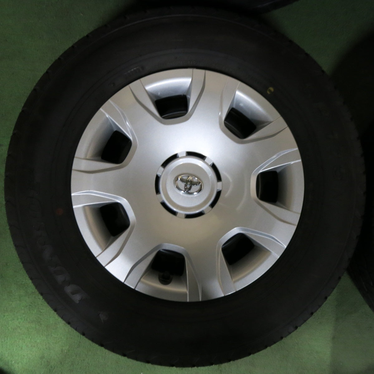 [送料無料] 新車外し！22年★トヨタ 200系 ハイエース 純正 スチール 195/80R15 107/105N ダンロップ SP175N 15インチ PCD139.7/6H★5022612SYノ