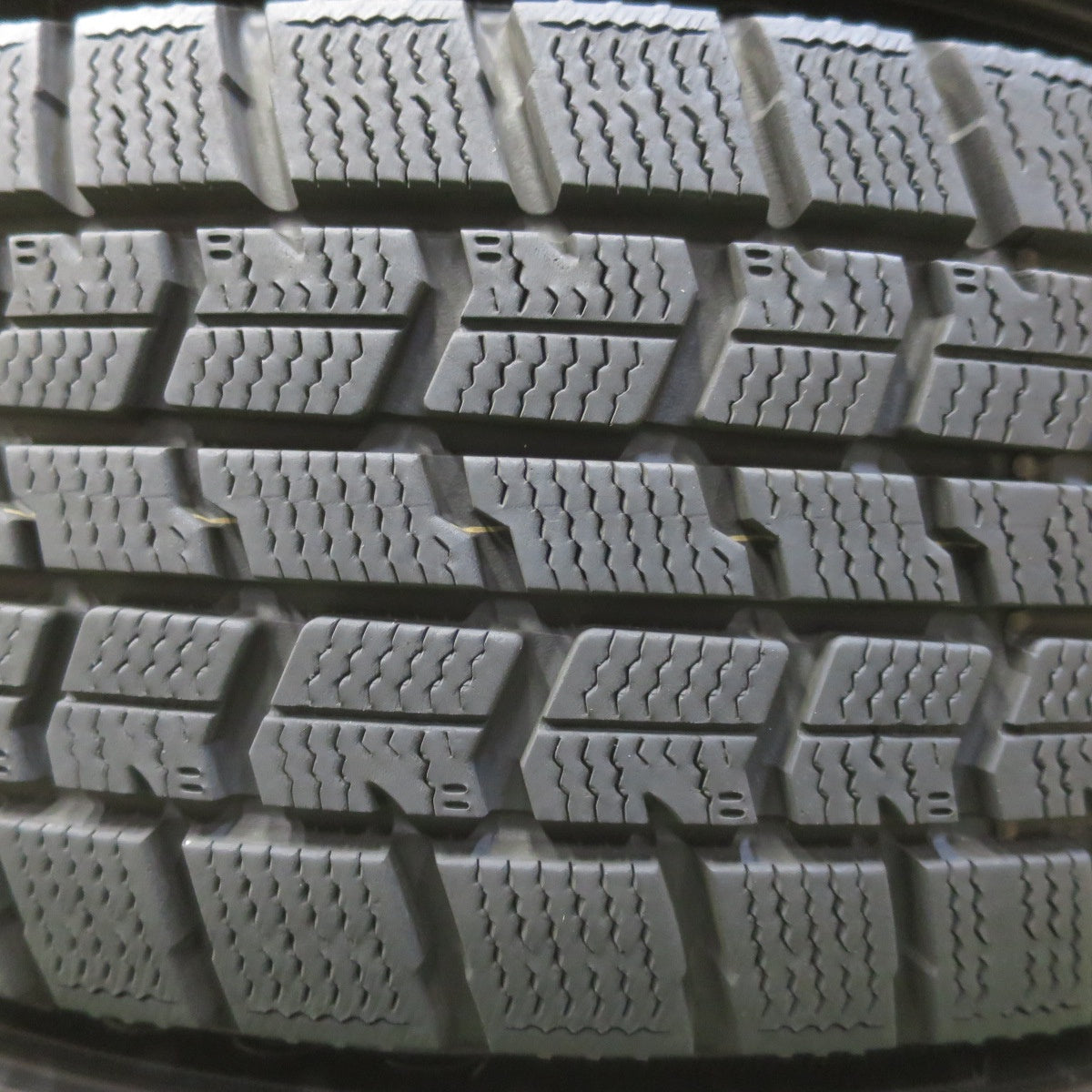 バリ溝！24年！キレイ！9.5分◎スタッドレス 175/65R14 グッドイヤー アイスナビ7 JOKER ジョーカー 14インチ PCD100/4H◎6072206イス