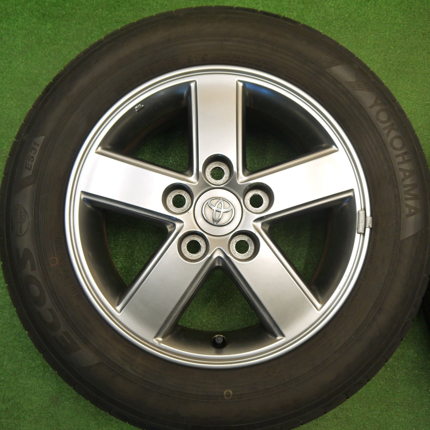 4本価格★トヨタ 60系 ノア ヴォクシー 純正 195/65R15 ヨコハマ エコス ES31 15インチ PCD114.3/5H★5111104Hノ