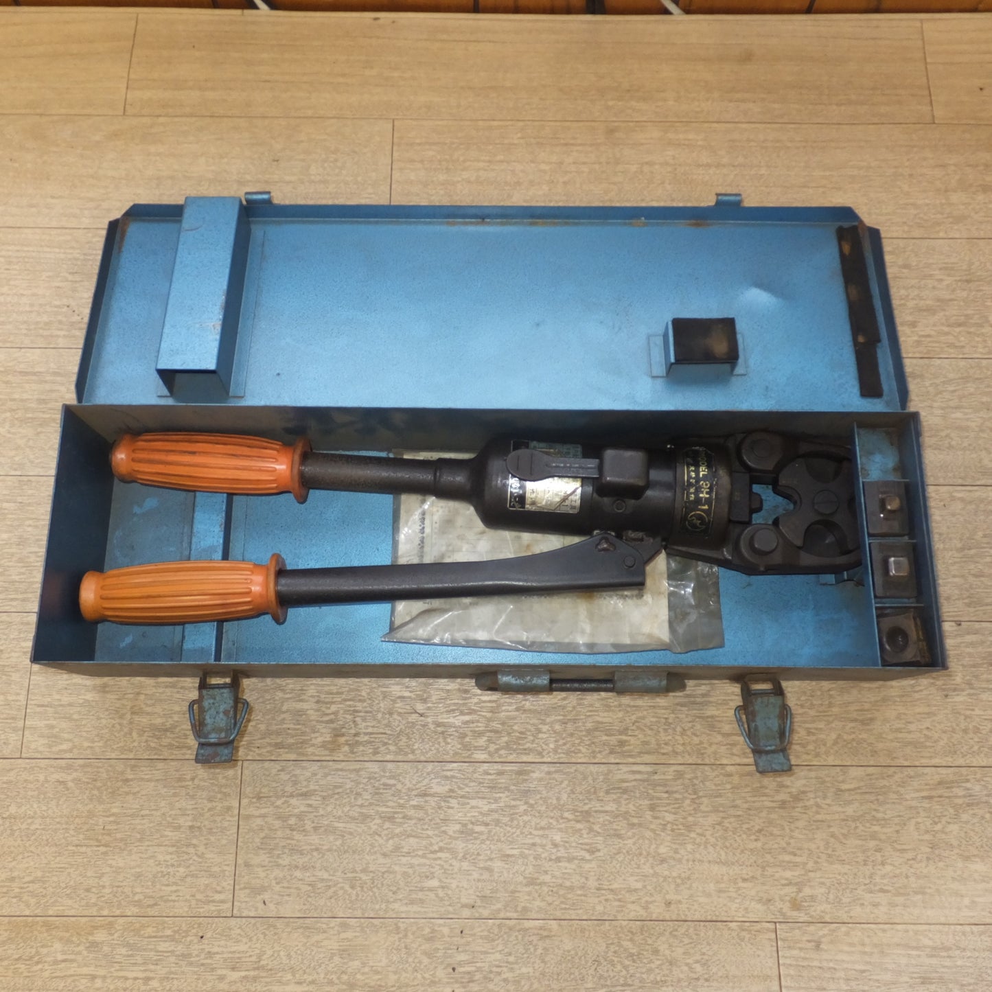 [送料無料] ★泉精器 IZUMI 屋内配線用電線接続工具 手動油圧式工具 9H-1 圧着端子用　呼び 14～150★