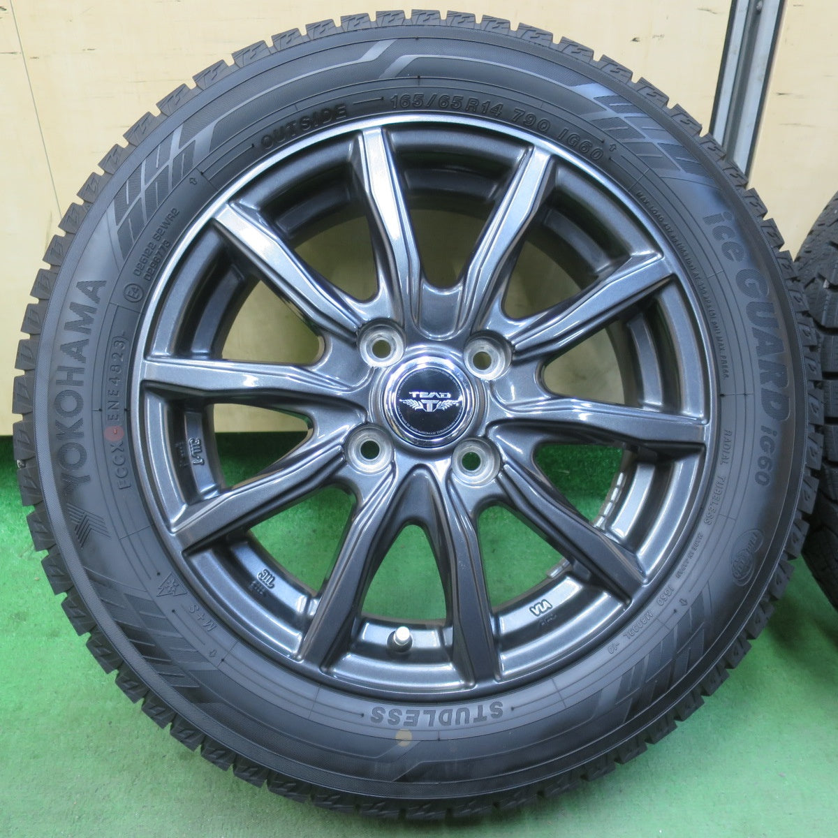 バリ溝！23年！キレイ！ほぼ10分★スタッドレス 165/65R14 ヨコハマ アイスガード iG60 TEAD テッド 14インチ PCD100/4H★5122915イス