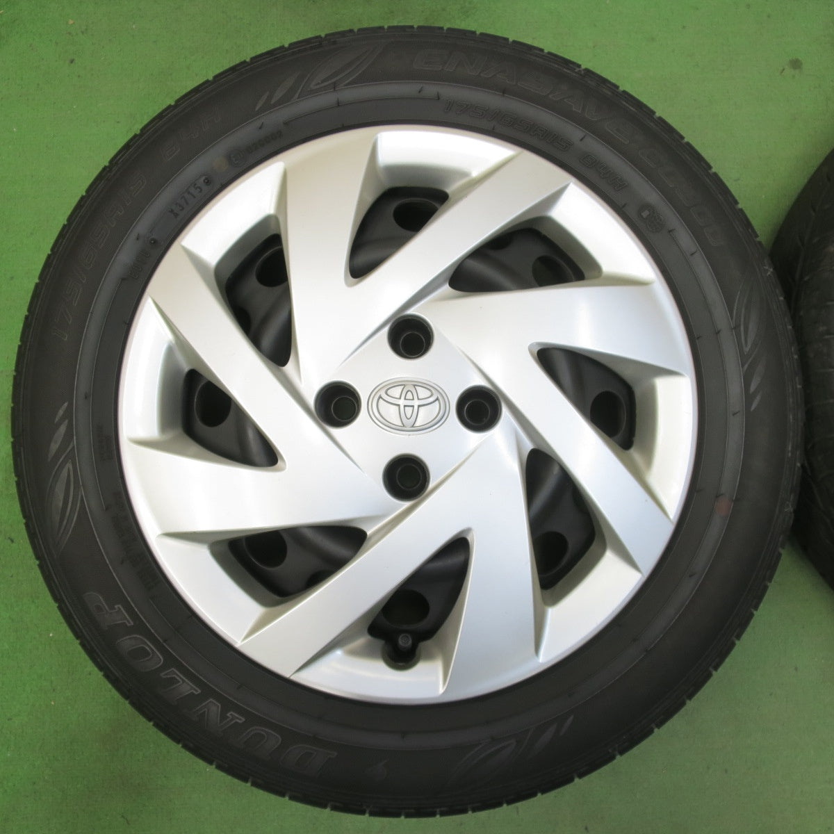 4本価格★トヨタ アクア 純正 スチール 175/65R15 ダンロップ エナセーブ EC300 15インチ PCD100/4H★5052206イノ