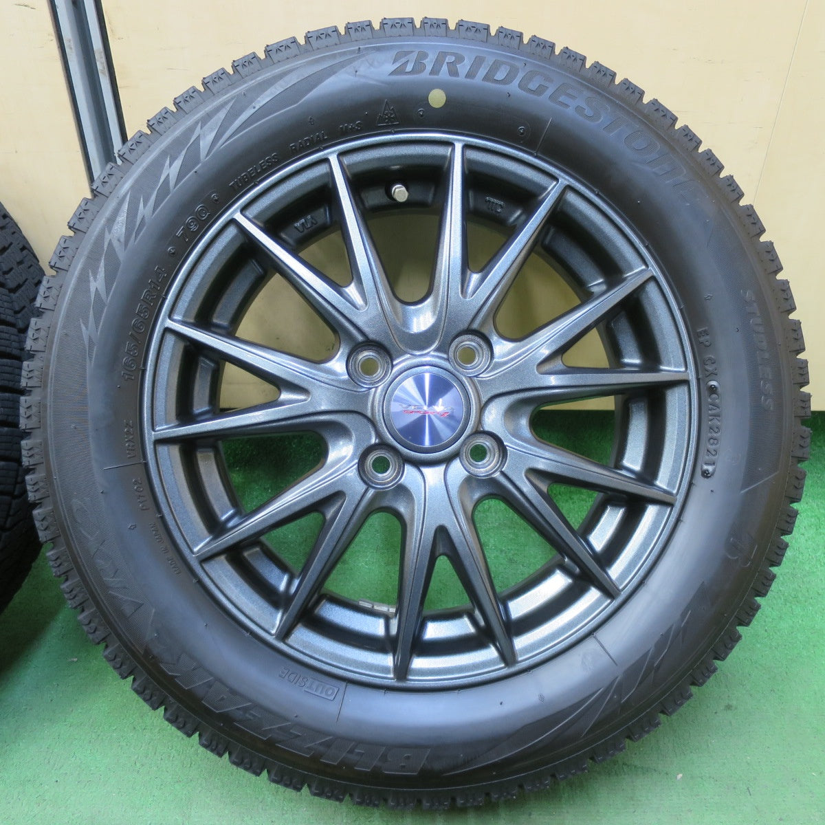 キレイ！21年★スタッドレス 165/65R14 ブリヂストン ブリザック VRX2 VELVA SPORTZ ヴェルヴァ 14インチ ソリオ ハスラー 等 PCD100/4H★5082804イス