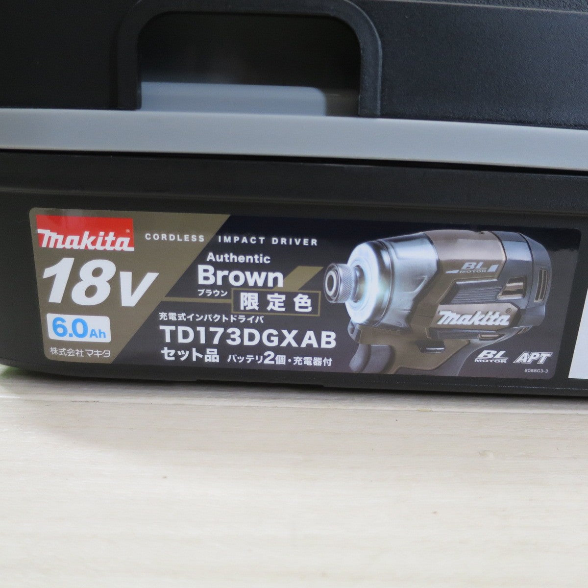 [送料無料] 未使用！バッテリー2個☆マキタ 充電式 インパクトドライバ TD173DGXAB 電動 工具 18V makita バッテリー BL1860B 充電器 DC18RF☆