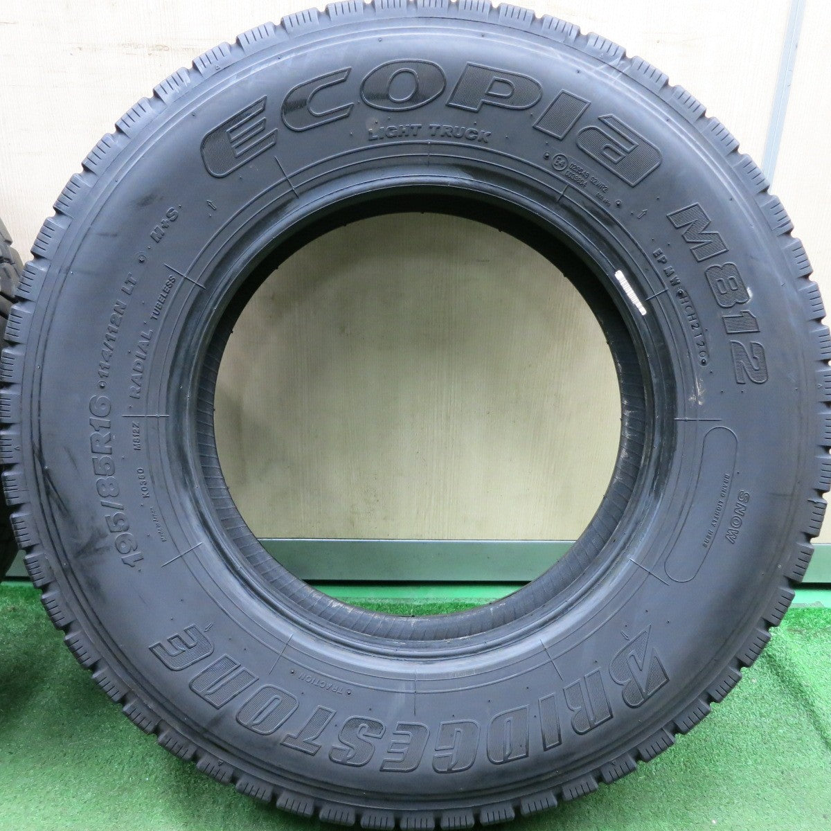 *送料無料* バリ溝！20年！8.5分★トラック タイヤ 195/85R16 114/112N ブリヂストン エコピア M812 ミックス オールシーズン 16インチ★4071404HAノタ