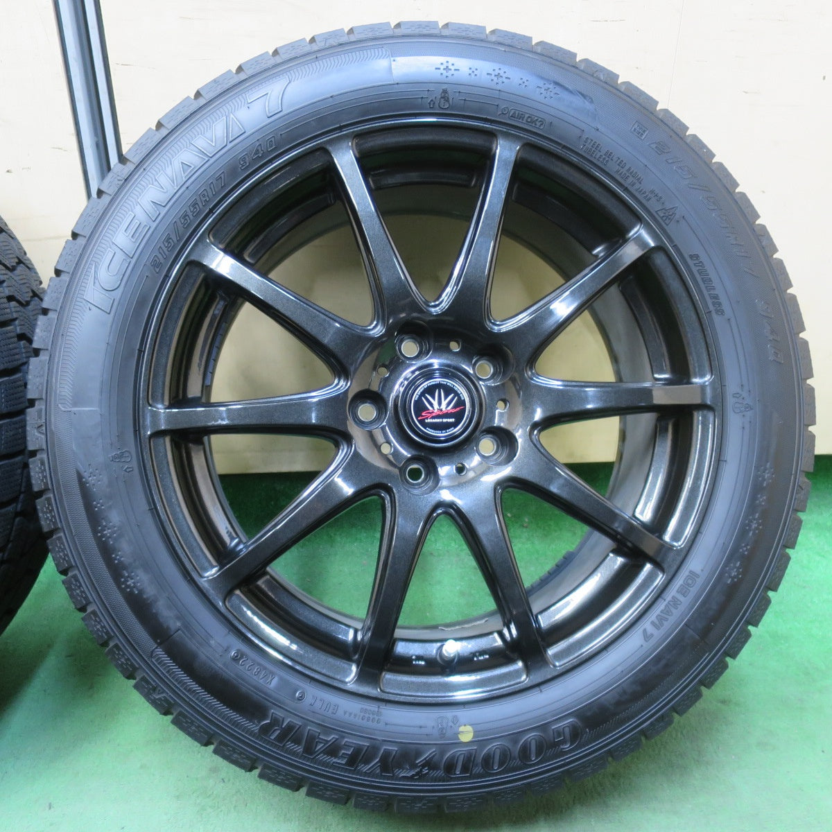 バリ溝！22年！キレイ！9.5分★LOXARNY SPORT BADX 215/55R17 スタッドレス グッドイヤー アイスナビ7 ロクサーニ スポーツ 17インチ PCD114.3/5H★5122307イス