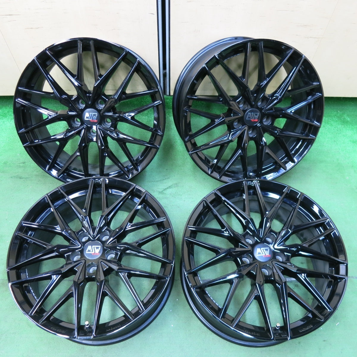 キレイ★O・Z MSW50 ホイール 19インチ 19×8J OZ PCD114.3/5H★5021004SYホ