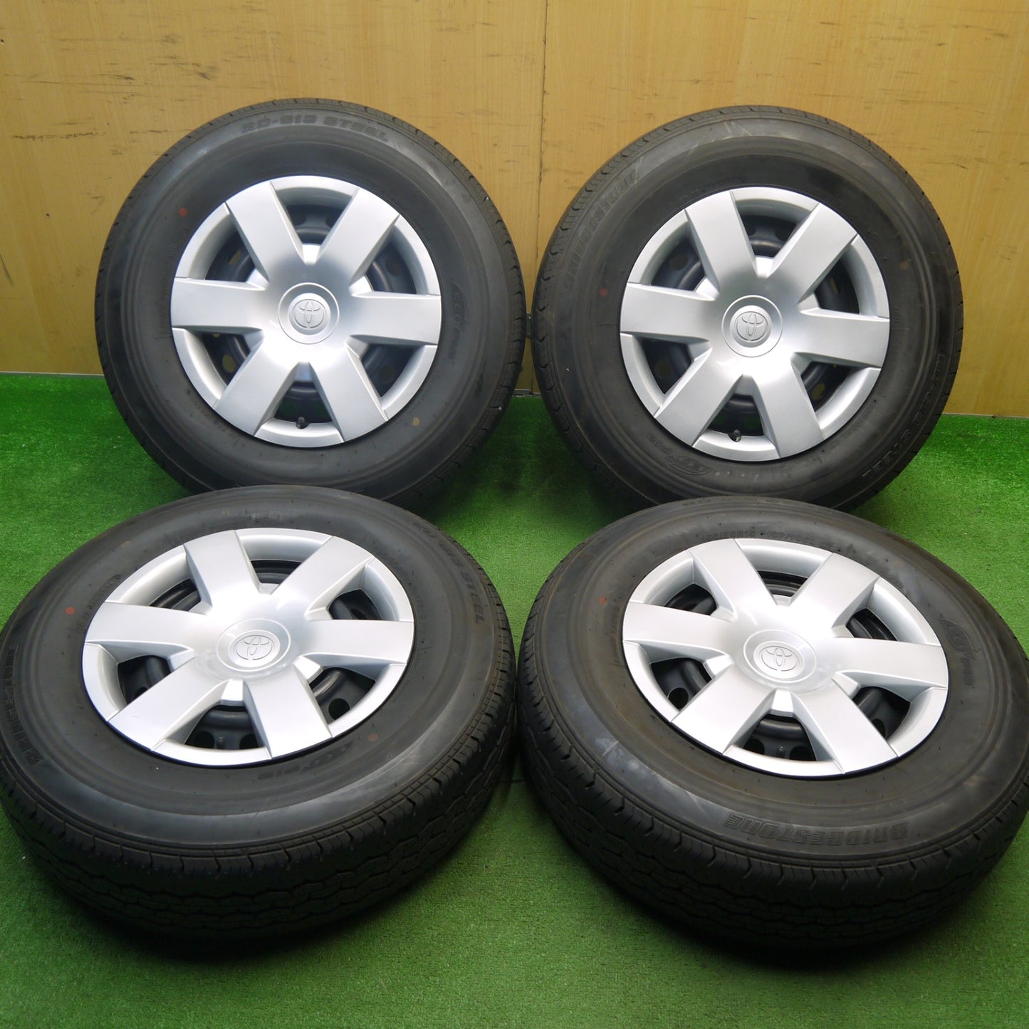 [送料無料] バリ溝！キレイ！9.5分以上★トヨタ 200系 ハイエース 純正 スチール 195/80R15 107/105L ブリヂストン RD-613 STEEL 15インチ PCD139.7/6H★5031405Hノ