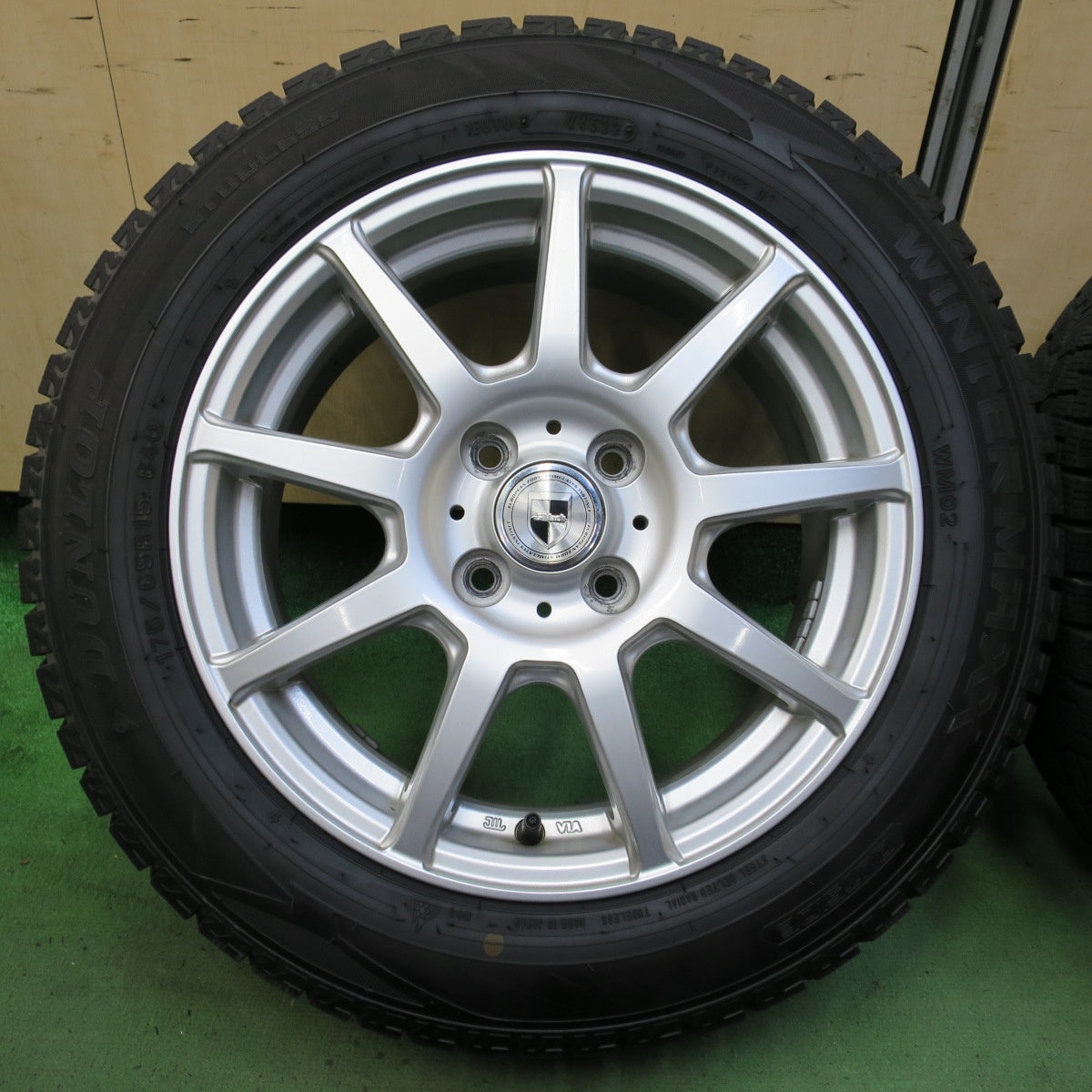 バリ溝！22年！キレイ！9.5分★スタッドレス 175/65R15 ダンロップ ウインターマックス WM02 GMach 15インチ PCD100/4H★5082904イス