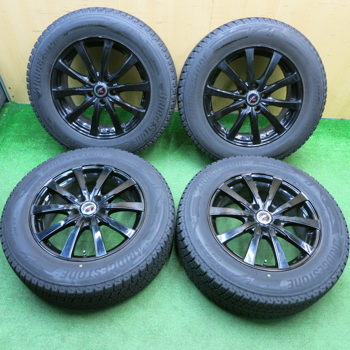 バリ溝！22年！9分★スタッドレス 225/65R17 ブリヂストン ブリザック DM-V3 Fang ファング 17インチ PCD114.3/5H★5120401HAス