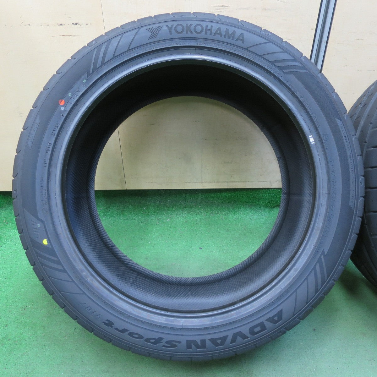 未使用！25年！2本★315/40R21 ヨコハマ アドバン スポーツ V107 SUV タイヤ 21インチ ベンツ GLE W167 GLS X167 等★5072102イノタ
