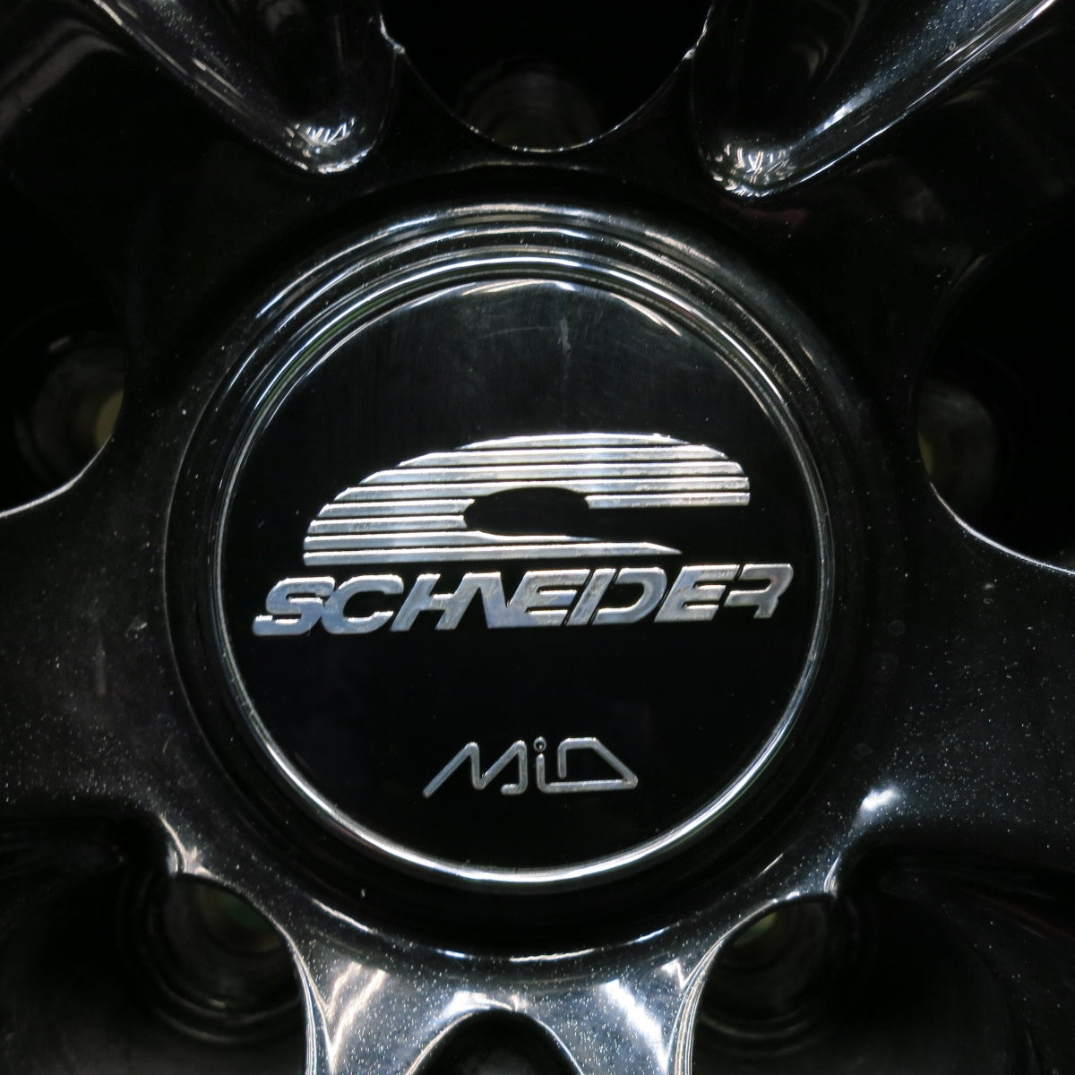 バリ溝！9.5分★スタッドレス 215/55R17 グッドイヤー アイスナビ7 SCHNEIDER MiD シュナイダー 17インチ PCD114.3/5H★6042605HAス