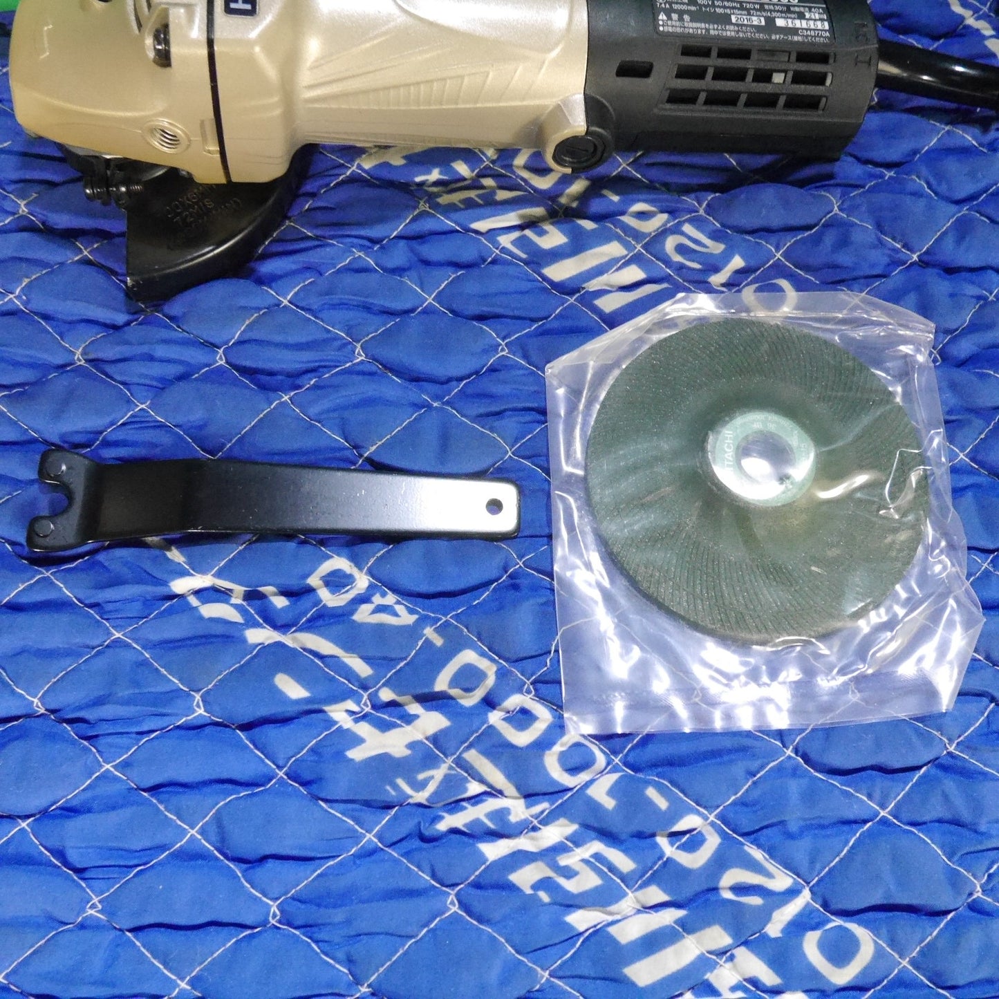 [送料無料] キレイ！付属品付き☆日立 100mm 電気 ディスクグラインダ XS2000 電動 工具 HITACHI 100V コード式☆