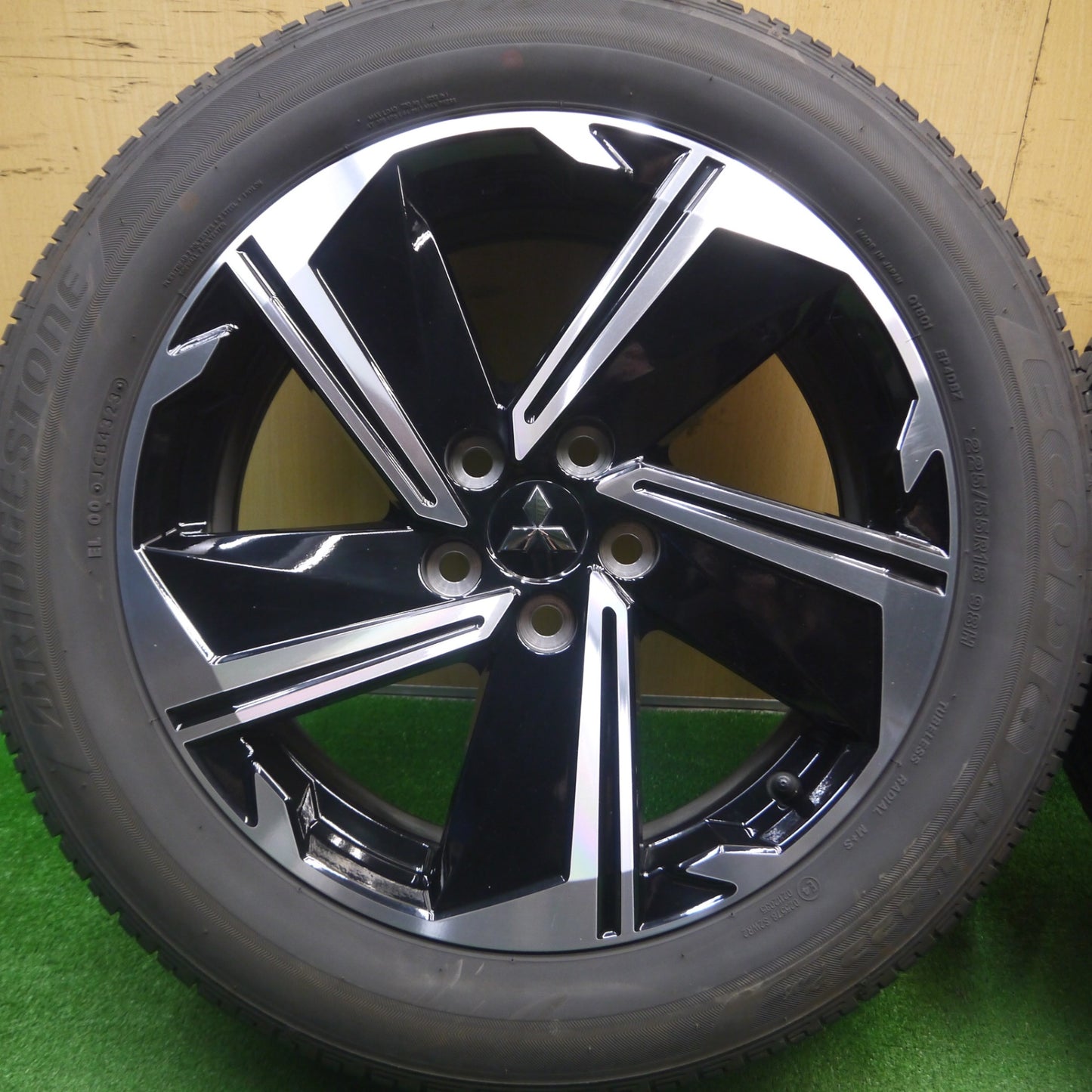 [送料無料] バリ溝！23年！キレイ！9.5分★三菱 エクリプス クロス PHEV 純正 225/55R18 ブリヂストン エコピア H/L 422 プラス 18インチ PCD114.3/5H★5020515Hノ