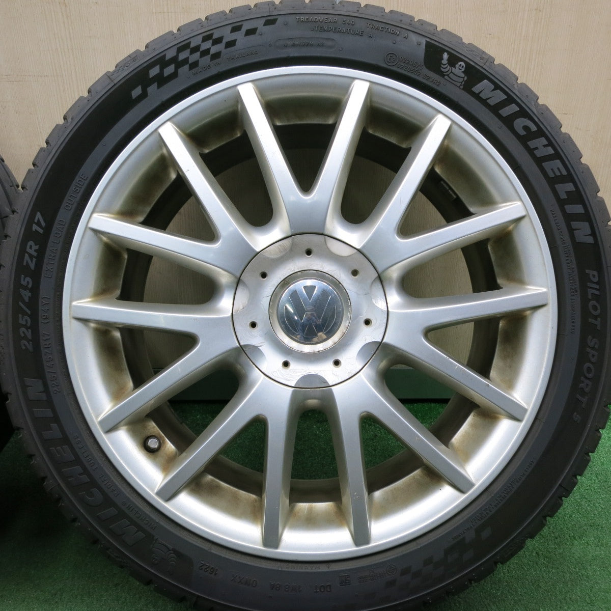 *送料無料* バリ溝！22年！9.5分★ワーゲン ゴルフ5 ヴァリアント 純正 225/45R17 ミシュラン パイロット スポーツ5 PCD112/5H★4051101HAノ
