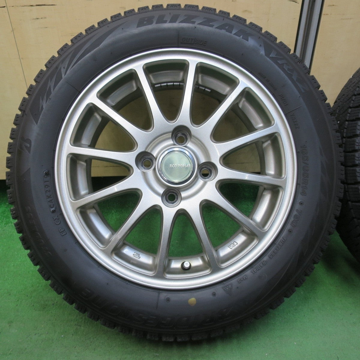 バリ溝！キレイ！8.5分★スタッドレス 165/65R14 ブリヂストン ブリザック VRX2 ECO FORME エコフォルム 14インチ PCD100/4H★5040708イス