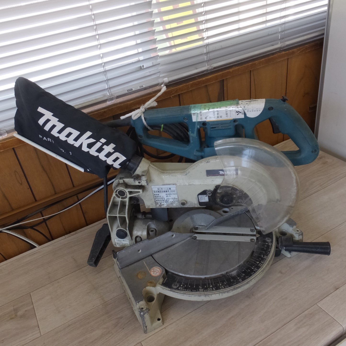 [送料無料] ★マキタ makita 8型卓上マルノコ LS0830　210～216mm　100V 11A 50-60Hz 1050W 4000/min　木工用 超硬丸ノコ★