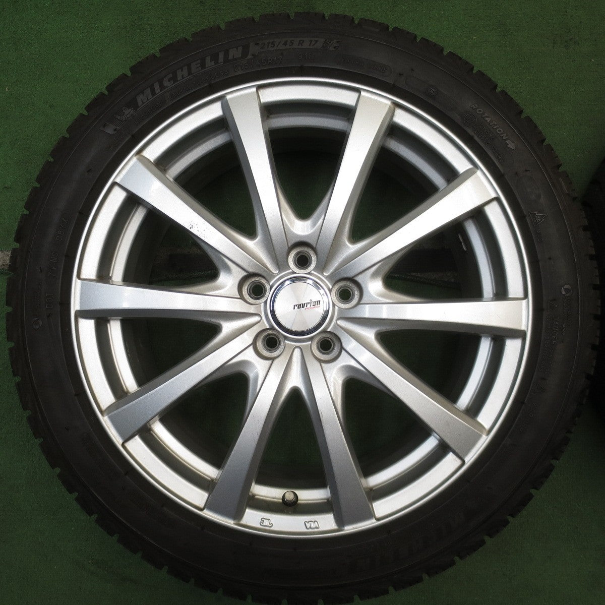 バリ溝！22年！キレイ！9.5分★プリウス 等 215/45R17 スタッドレス ミシュラン X-ICE SNOW ravrion RS01 ラブリオン 17インチ PCD100/5H★5091101NJス