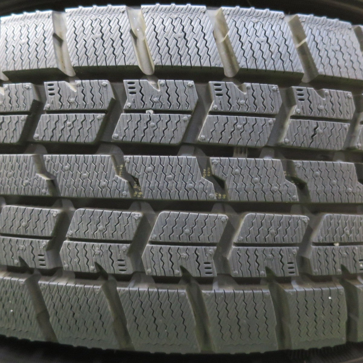 バリ溝！23年！キレイ！ほぼ10分★スタッドレス 205/60R16 グッドイヤー アイスナビ7 ravrion P3 ラブリオン 16インチ PCD114.3/5H★5032009イス