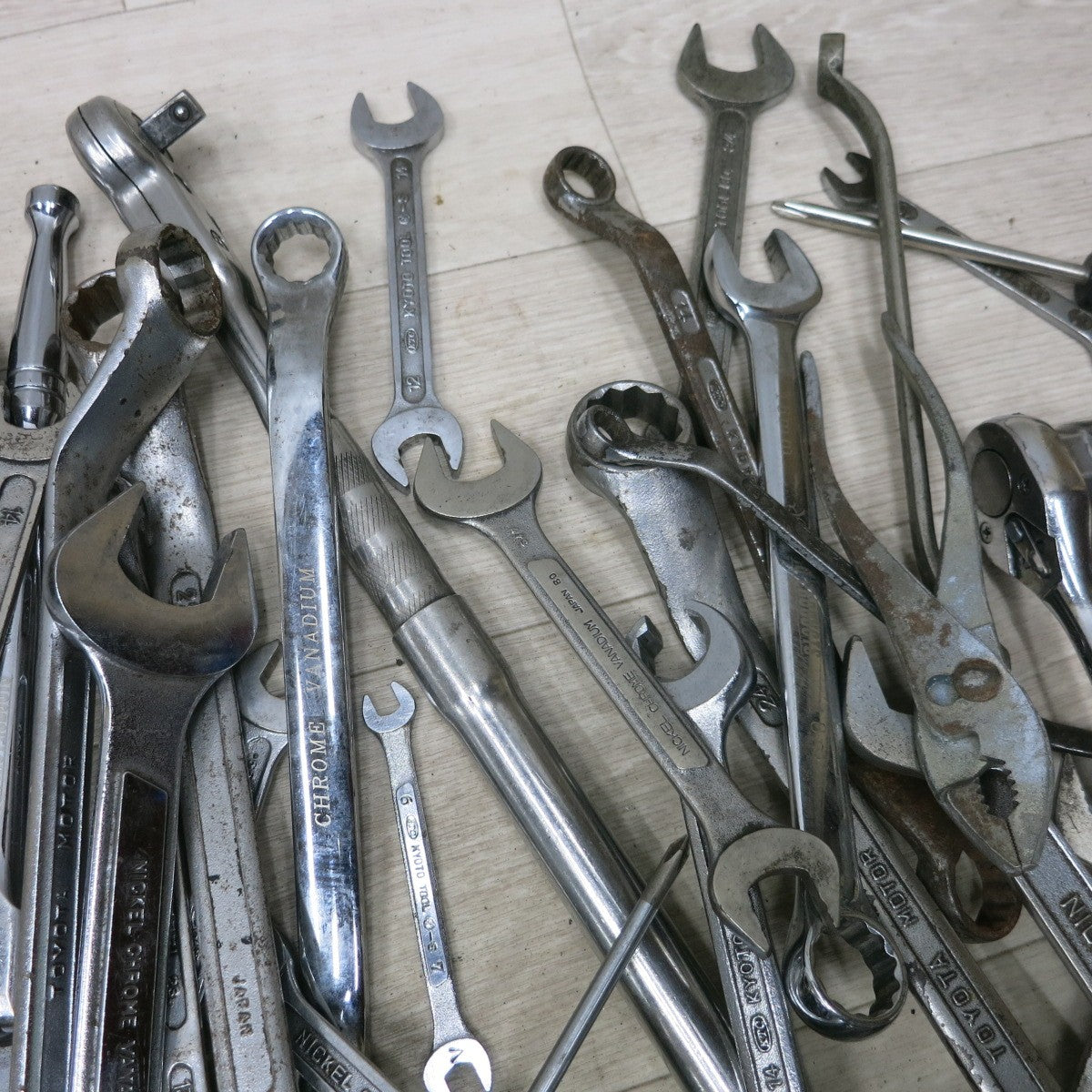 [送料無料] 大量まとめ売り◆KTC TOYOTA TOOL 等 スパナ コンビネーションレンチ めがねレンチ ソケット エクステンション ラチェット プライヤー ペンチ ドライバー ハンマー 等 工具◆