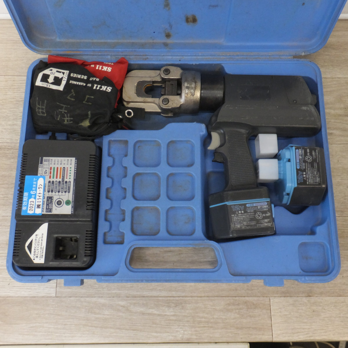 ★イズミ IZUMI 充電油圧式圧着工具 形式 不明　バッテリパック BP-12MH 2個　急速充電器 CH-3MH　セット★