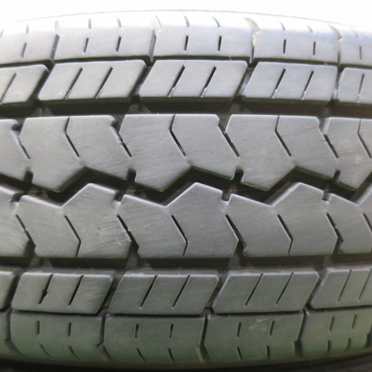 [送料無料] バリ溝！23年！8.5分★軽 トラック バン 145/80R12 80/78N トーヨー V-02e タイヤ 12インチ★5022802イノタ