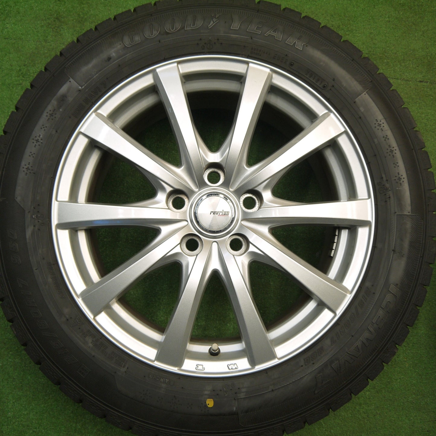 バリ溝！21年！キレイ！9.5分以上★スタッドレス 215/60R17 グッドイヤー アイスナビ7 ravrion RS01 ラブリオン 17インチ PCD114.3/5H★5111806Hス