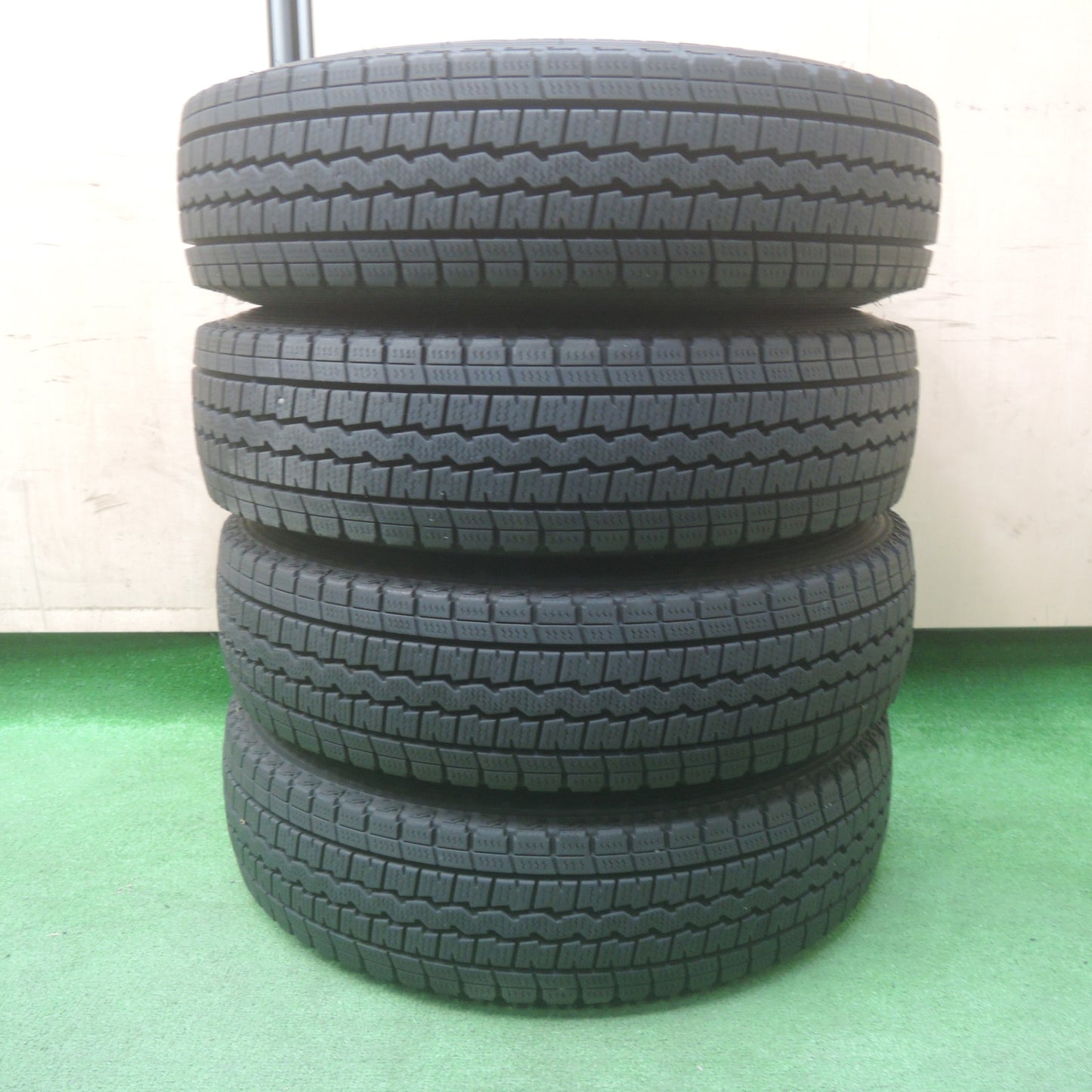 *送料無料* バリ溝！キレイ！9.5分★スタッドレス 155/80R14 88/86N ダンロップ ウインターマックス SV01 JOKER ジョーカー 14インチ PCD100/4H★4032003SYス
