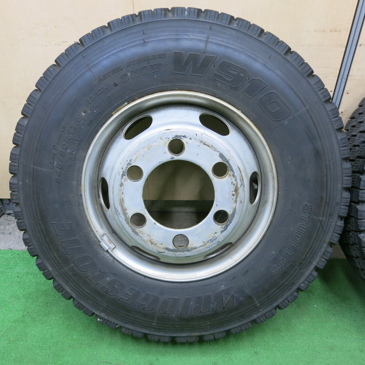 バリ溝！22年！9.5分以上！2本★トラック 245/80R17.5 133/131J スタッドレス ブリヂストン W910 TOPY スチール 17.5インチ 135-12CSP PCD222.25/6H★5060305ナス