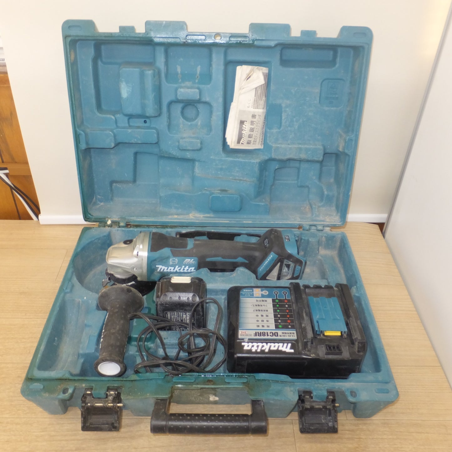[送料無料] ★マキタ makita 100mm 充電式ディスクグラインダ GA418DRGX 18V　バッテリ 1個★