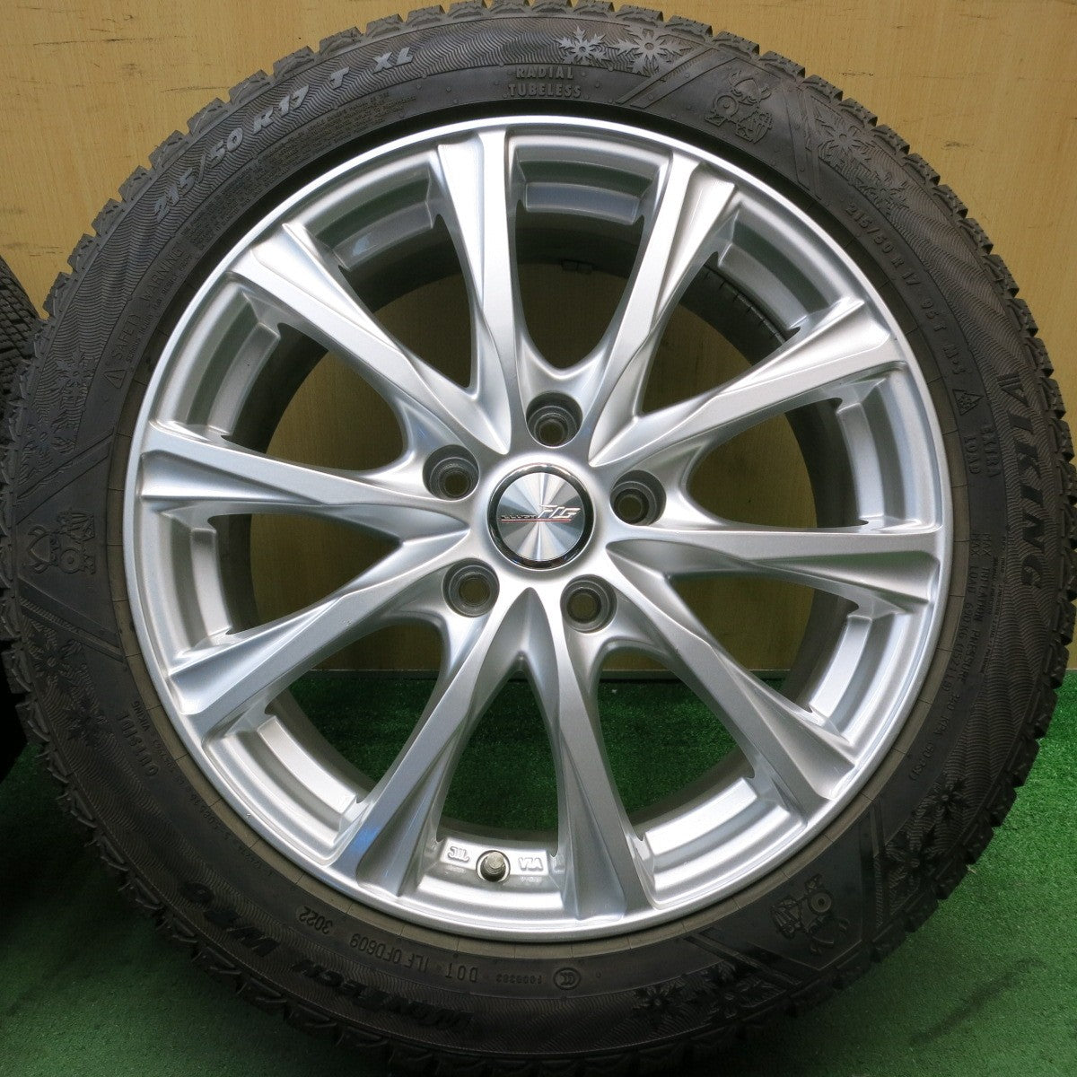 バリ溝！22年！9分★スタッドレス 215/50R17 バイキング WINTECH WT6 ILLUGA weds 17インチ PCD114.3/5H★5082402HAス