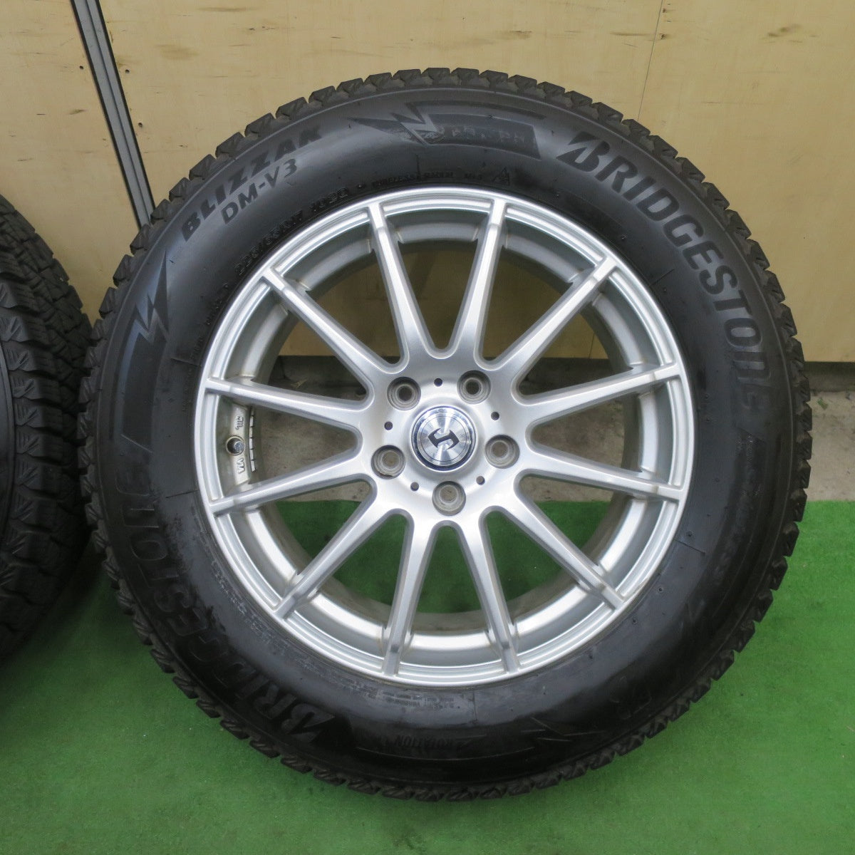 バリ溝！24年！キレイ！9.5分★スタッドレス 225/65R17 ブリヂストン ブリザック DM-V3 社外 アルミ 17インチ PCD114.3/5H★6040606TTス